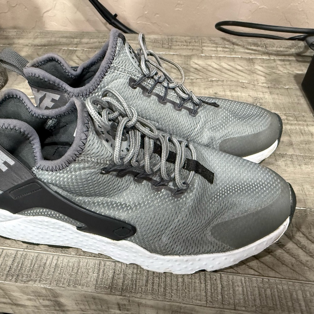 Nike Gray and White Athletic Shoes with Huarache Design